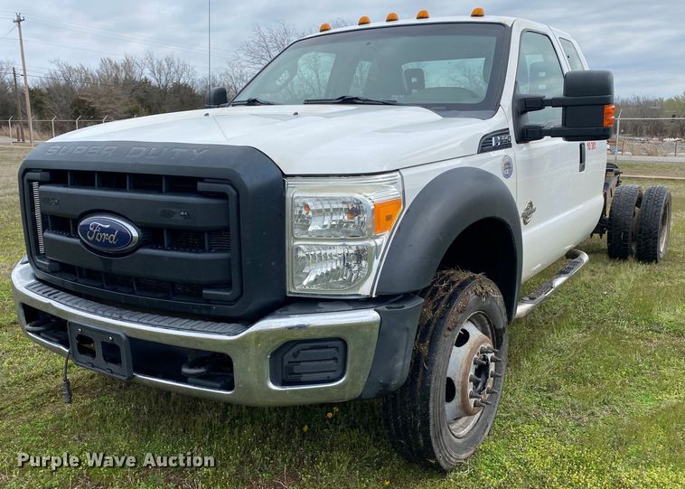 2016 Ford F550 Super Duty  SuperCab truck cab and chassis - DL7064