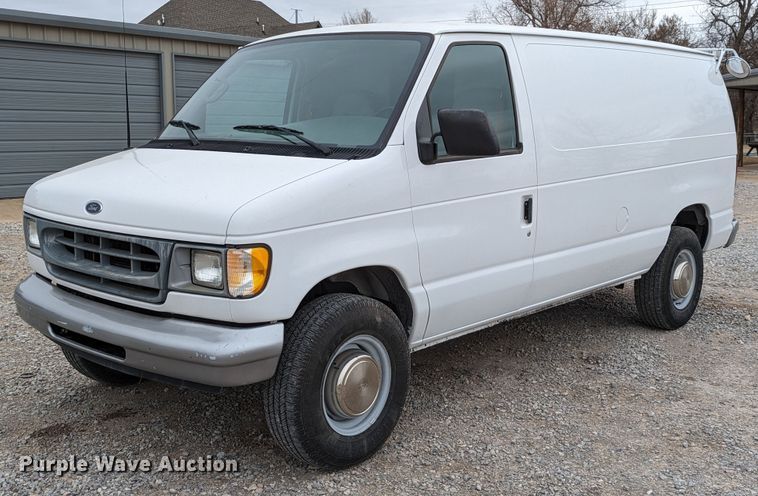 2001 Ford E250  van - DR6815