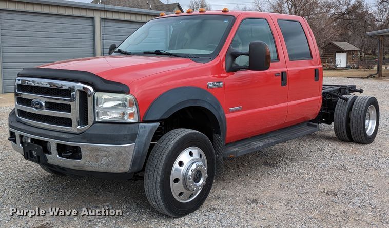 2006 Ford F550 Super Duty Lariat  Crew Cab truck cab and chassis - DR6819