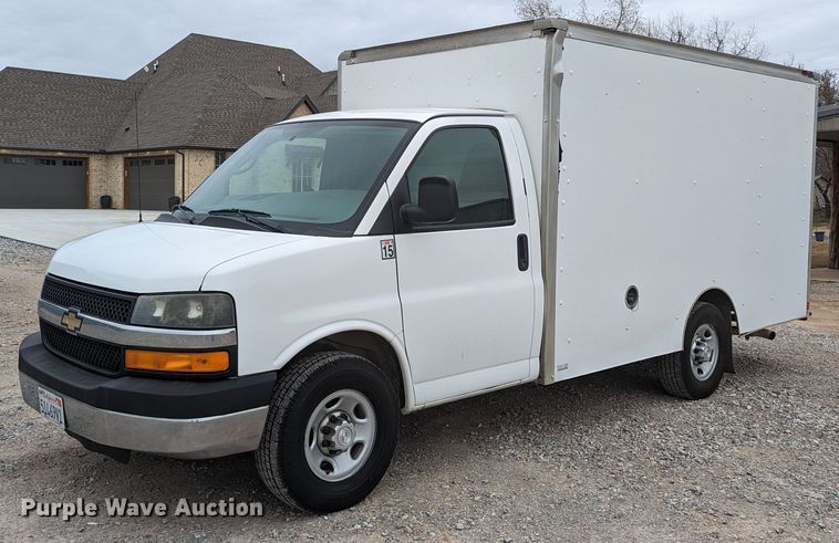 2014 Chevrolet Express G3500  box truck - DR6821