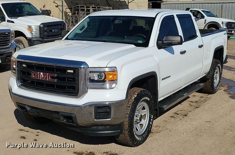 2015 GMC Sierra 1500  Crew Cab pickup truck - JG9373