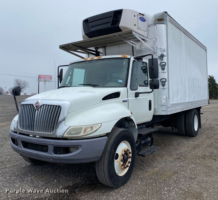 2014 International 4300  refrigerated truck - JW9211