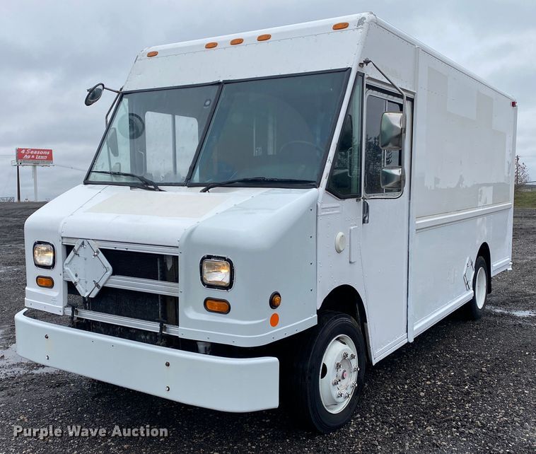2006 Freightliner MT45  delivery truck - KB9585
