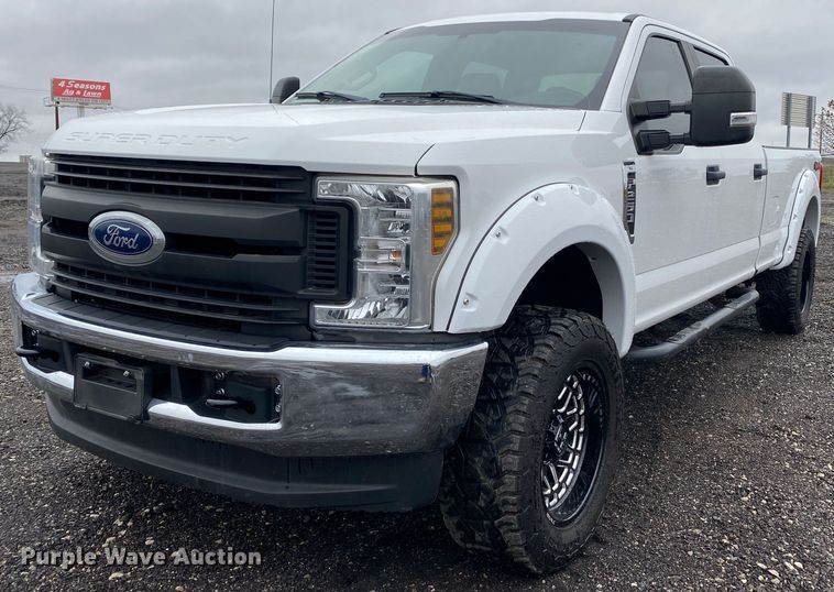 2019 Ford F250 Super Duty XL  Crew Cab pickup truck - KB9586