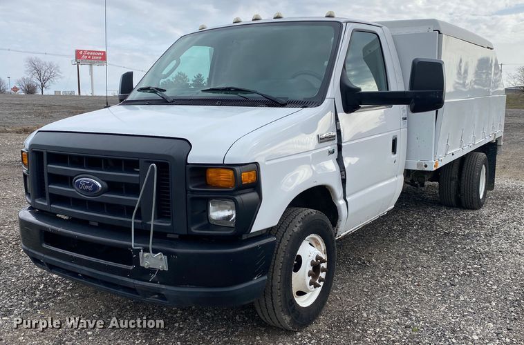 2011 Ford E450 Super Duty  utility van - KB9594