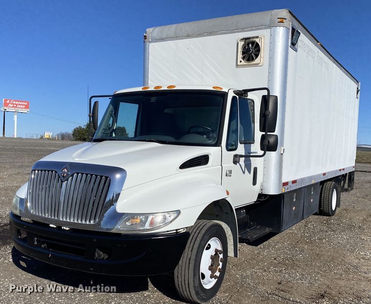 2003 International 4200 SBA  box truck - KB9599