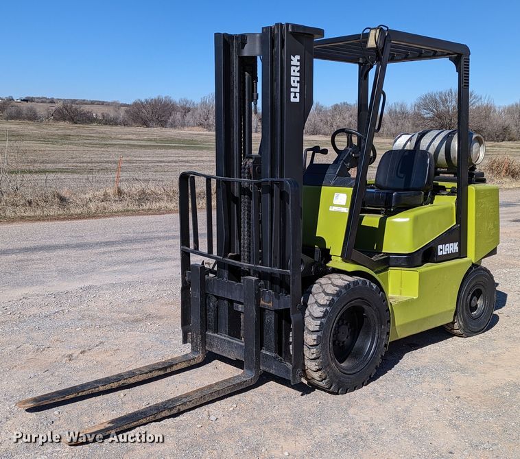 Clark CGP30  forklift - LP9242