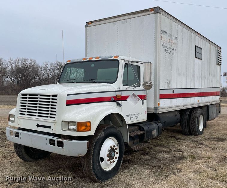 1993 International 4700  box truck - MB9005