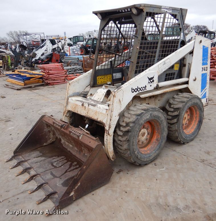 1988 Bobcat 743  skid steer loader - MP9146