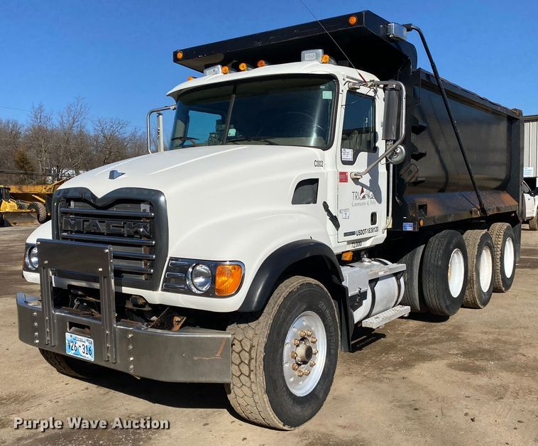 2005 Mack CV713  dump truck - DN8190