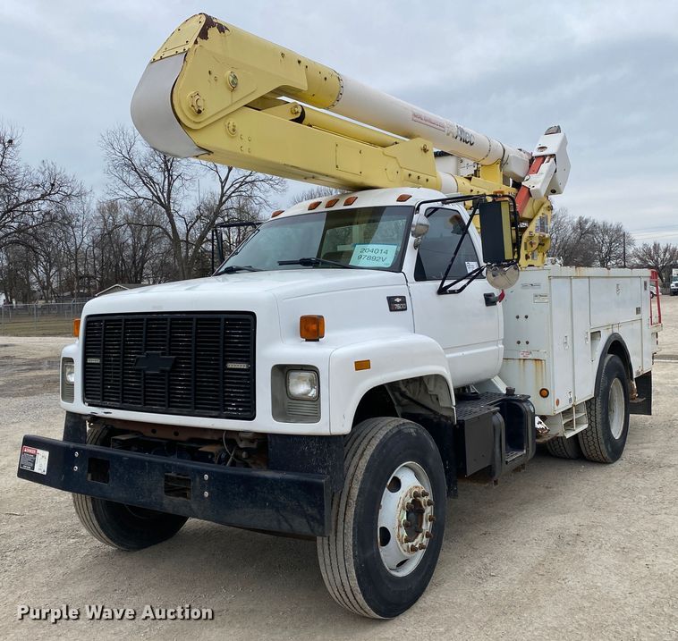 2002 Chevrolet C7500  bucket truck - DN8223