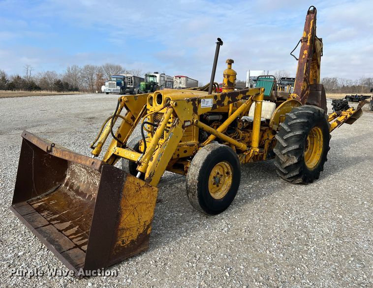 Ford  backhoe - DO2179