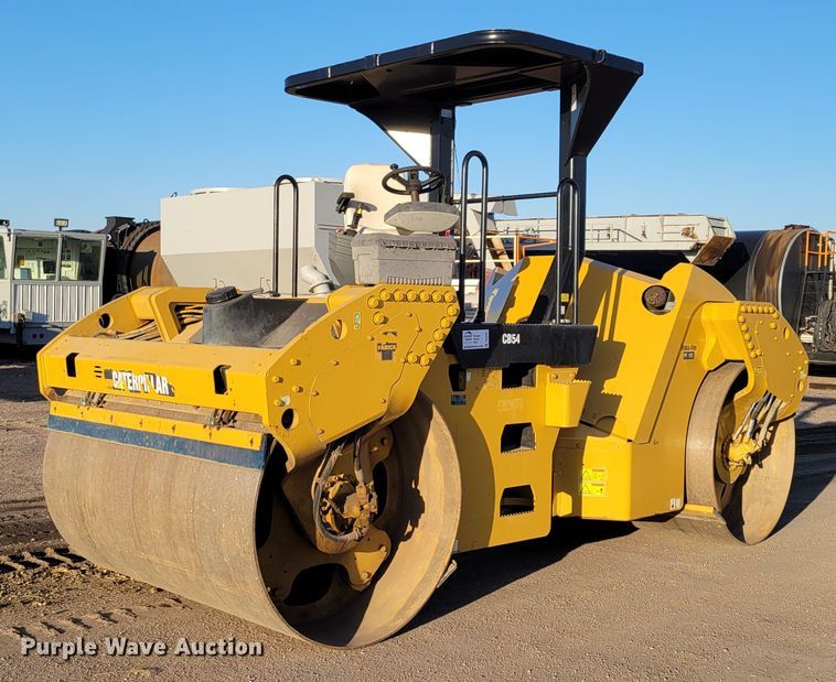 2012 Caterpillar CB-54  double drum vibratory roller - DO4201