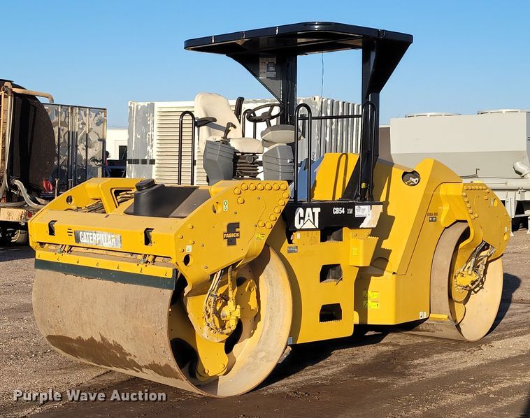 2010 Caterpillar CB-54  double drum vibratory roller - DO4202