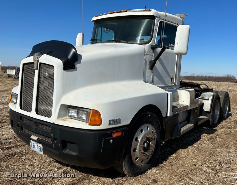 Kenworth  semi truck - DR6031