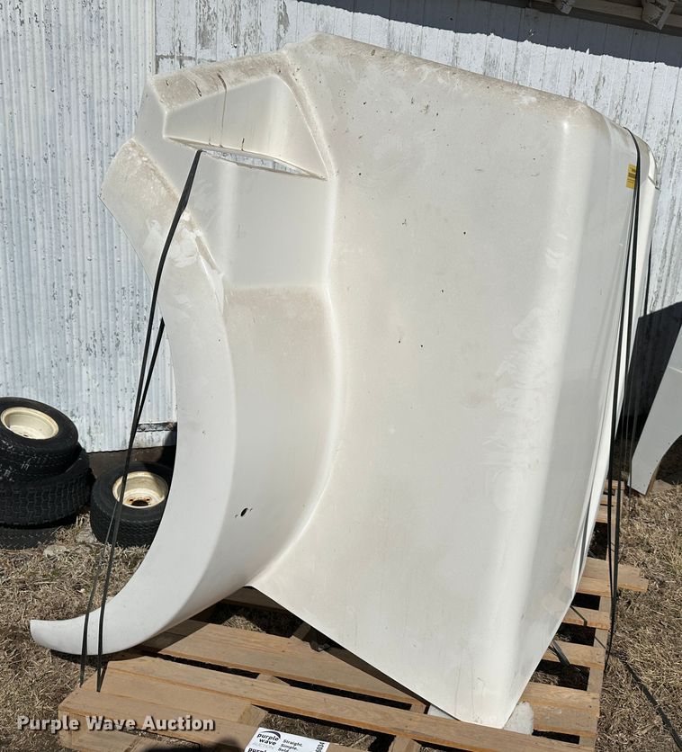 Kenworth  Hood - DR6034