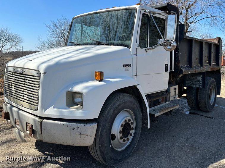 1998 Freightliner FL70  dump truck - DR6078