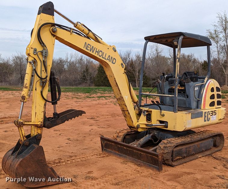 2001 New Holland EC35  mini excavator - DR6834