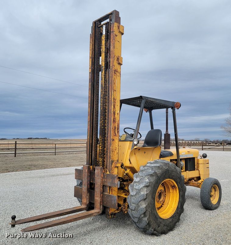 John Deere 380-D  forklift - HG9427