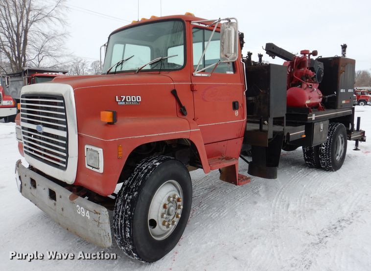 1991 Ford L7000  fuel / lube truck - IO9363