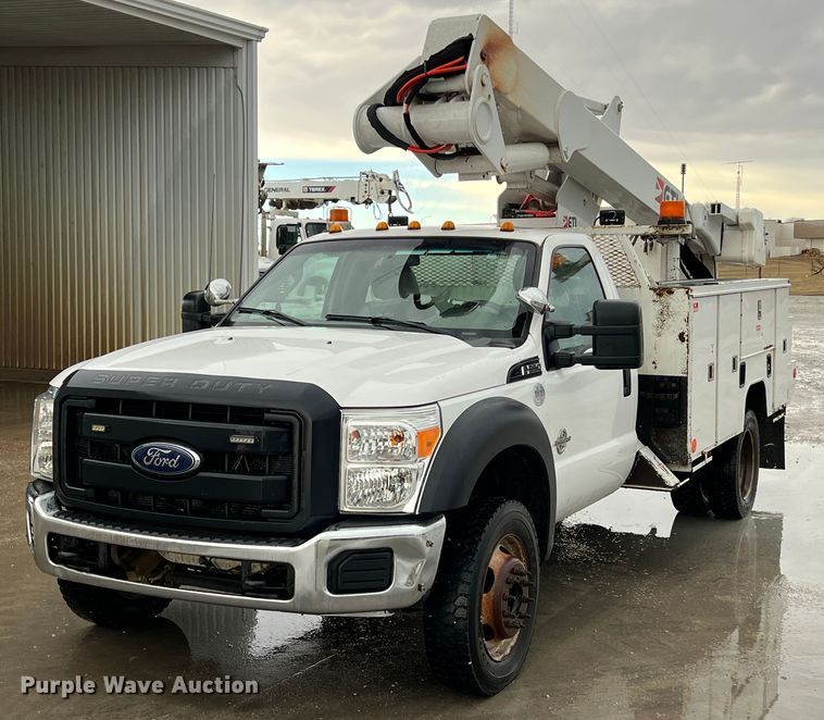 2016 Ford F550 Super Duty  bucket truck - KR9566