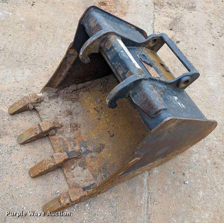 Bobcat  24&quot;W bucket - LF9686