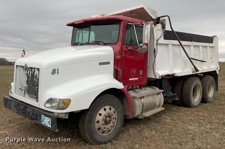 1999 International 9200  dump truck - LR9539