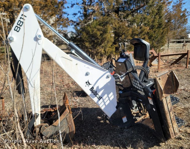 Bobcat 8811  skid steer backhoe - MB9815