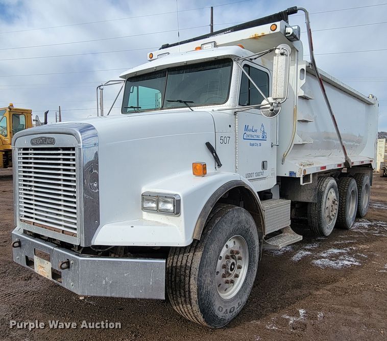 1995 Freightliner FLD112  dump truck - ME9778