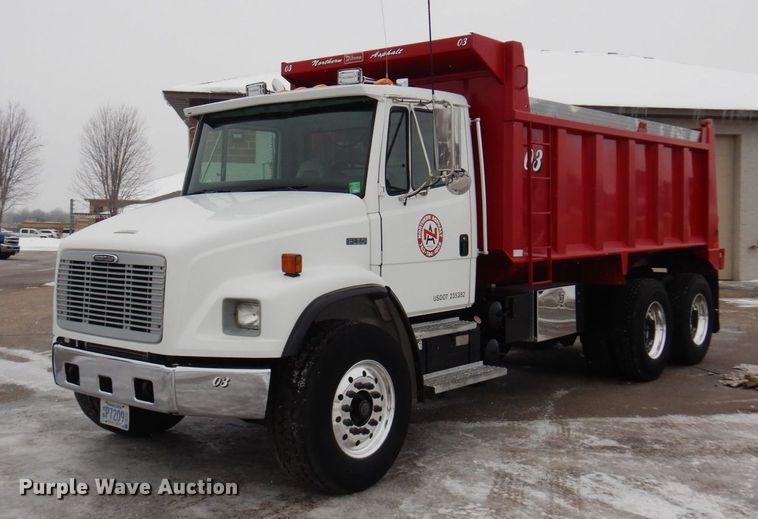 2000 Freightliner FL80  dump truck - AF9312