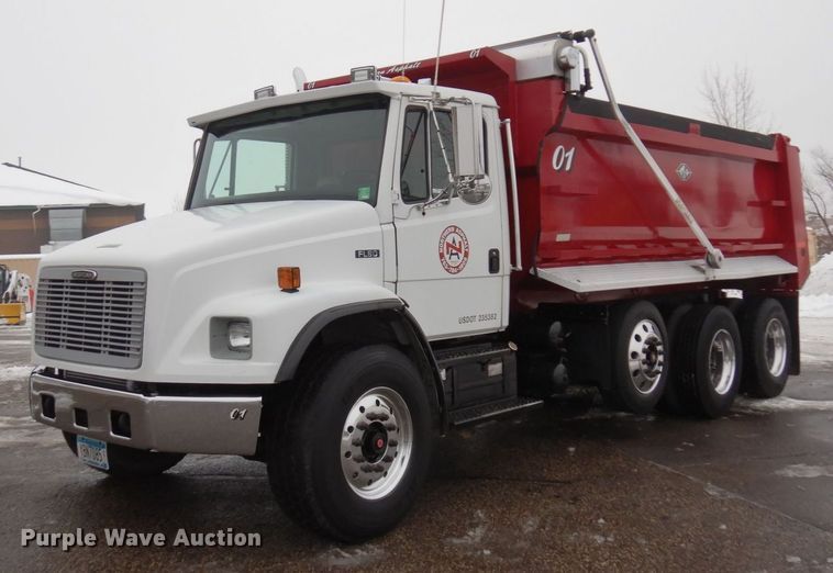 2001 Freightliner FL80  dump truck - AF9324
