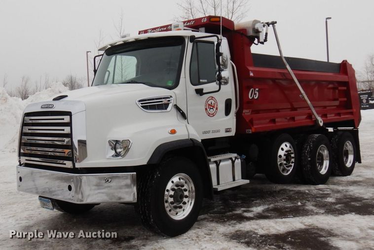 2016 Freightliner 114SD  dump truck - AF9325