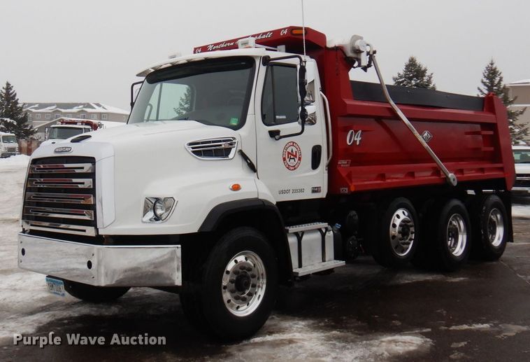 2016 Freightliner 114SD  dump truck - AF9327