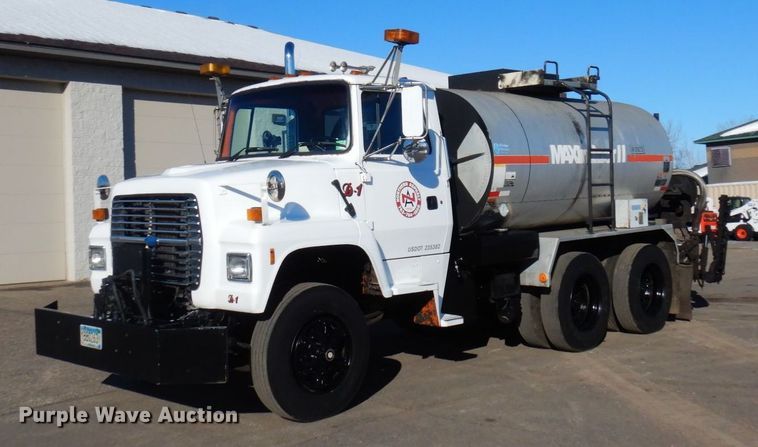 1997 Ford LNT8000  oil distributor truck - KU9731