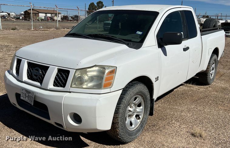 2004 Nissan Titan  King Cab pickup truck - DP0010