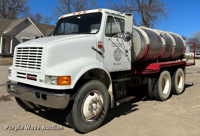 1990 International 7100  tank truck - DR6066
