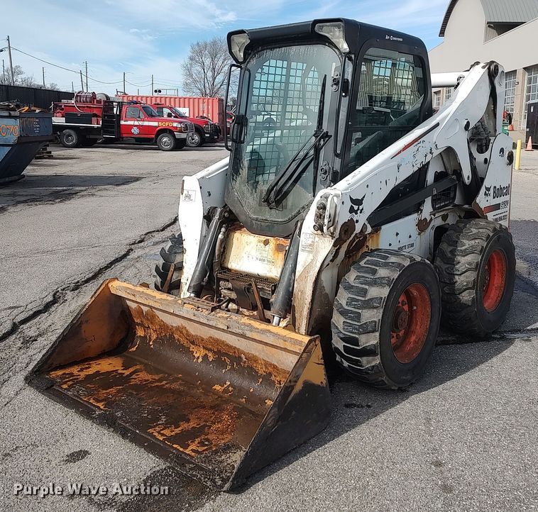 2010 Bobcat S650  skid steer loader - LG9590