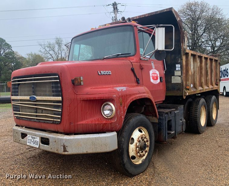 1993 Ford L9000  dump truck - LI9113