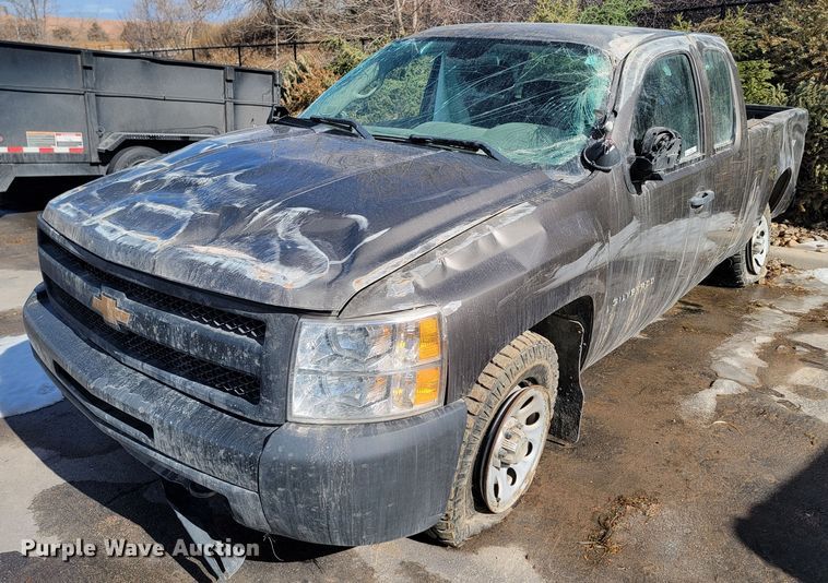 2013 Chevrolet Silverado 1500  Ext. Cab pickup truck - LV9282