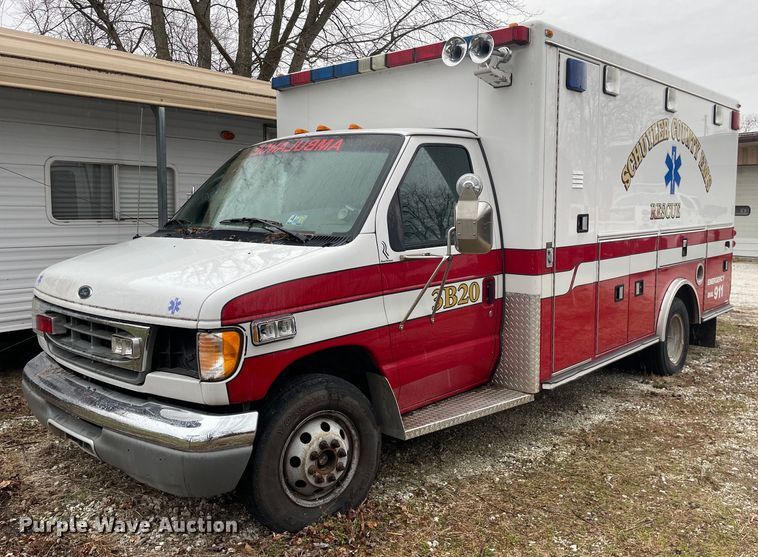2000 Ford E450 Super Duty  ambulance - MB9022