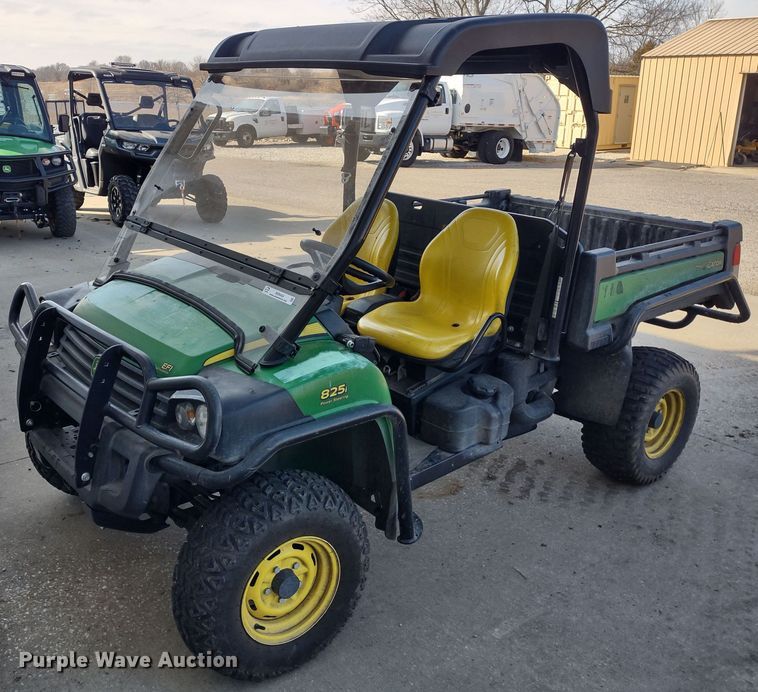 2016 John Deere 825i Gator  utility vehicle - MD9454