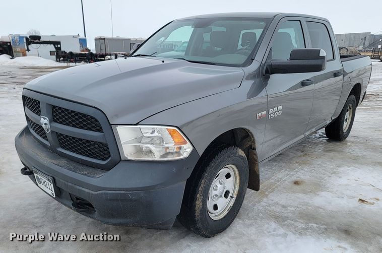 2013 Dodge Ram 1500  Crew Cab pickup truck - ME9774