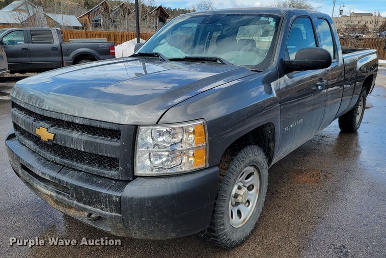 2011 Chevrolet Silverado 1500  Ext. Cab pickup truck - ME9789
