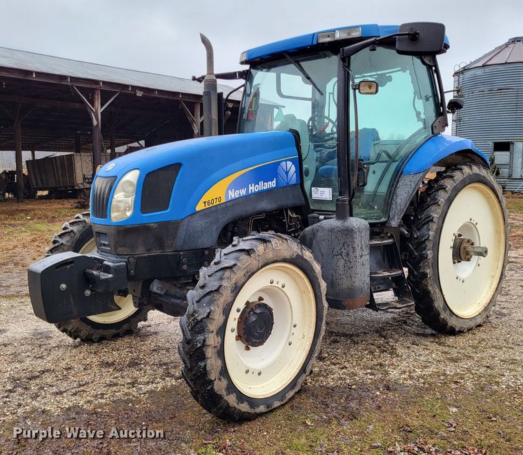 New Holland T6070  MFWD tractor - DO3564