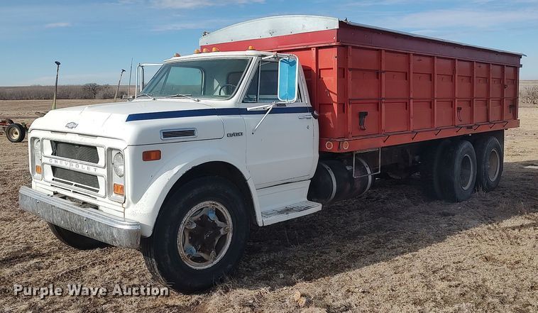 1970 Chevrolet C60  grain truck - GP9605