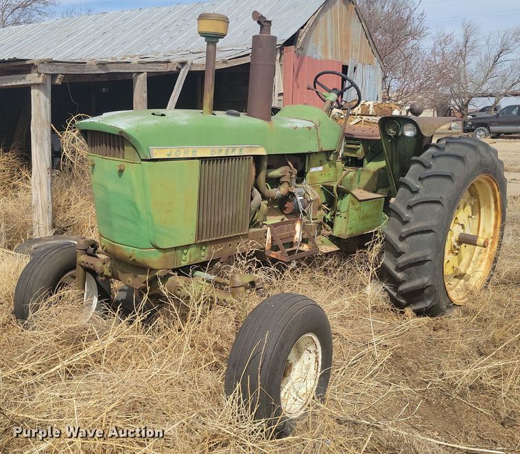 John Deere 3010  tractor - KD9275