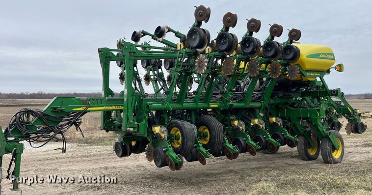 2009 John Deere 1790 planter - LA9816