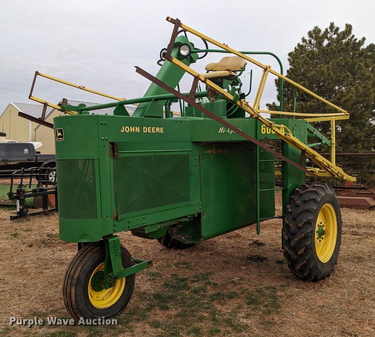 John Deere 600A  sprayer - LF9715
