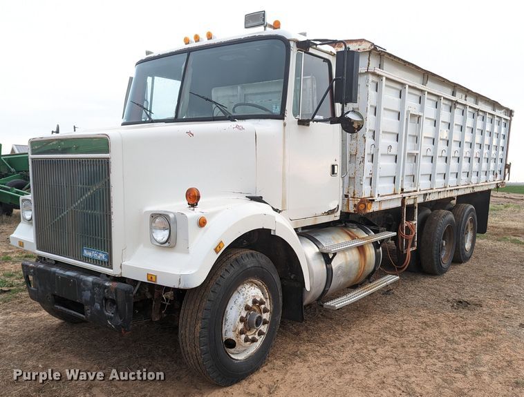 1989 White GMC WCS  grain truck - LF9716