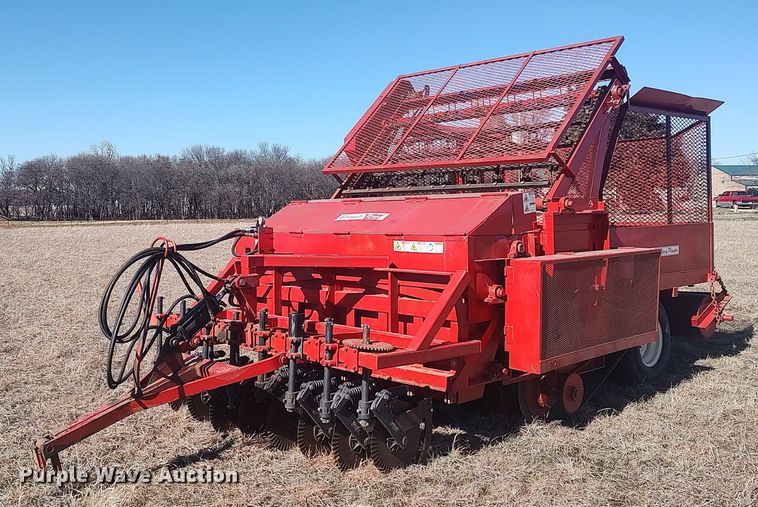 Bermuda King 8/96/N C-TILL  no-till planter - LG9587